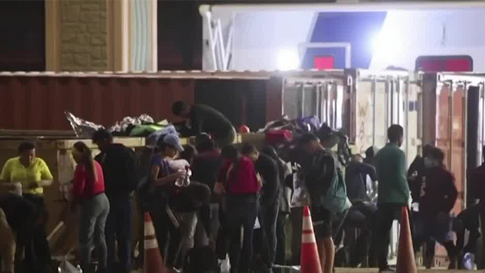 Corte de EU da 'luz verde' a mantener Título 42 para expulsar migrantes