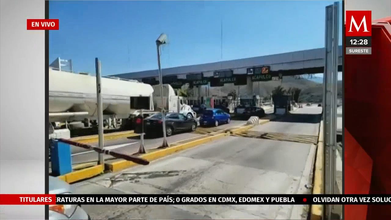 Gran afluencia vehicular en la caseta de Chilpancingo, Guerrero