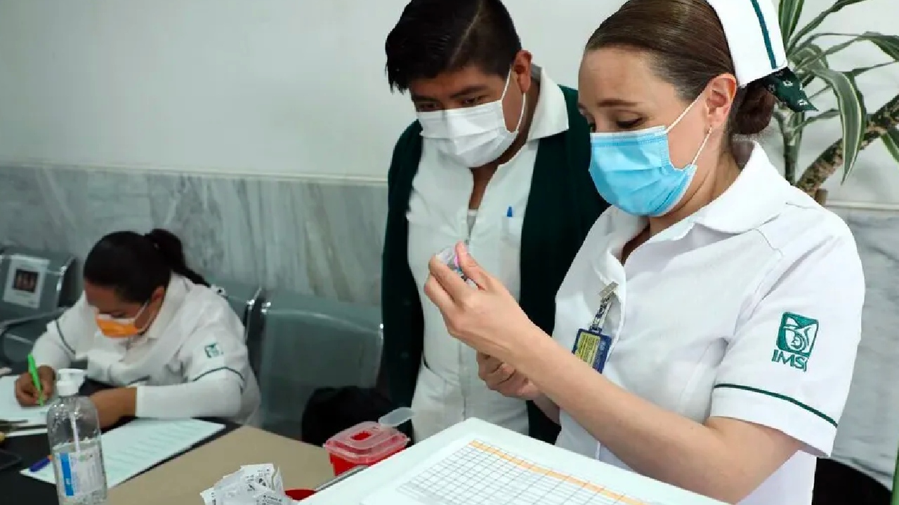 Hay disponibilidad en vacunas contra influenza: López-Gatell; "no se preocupen"