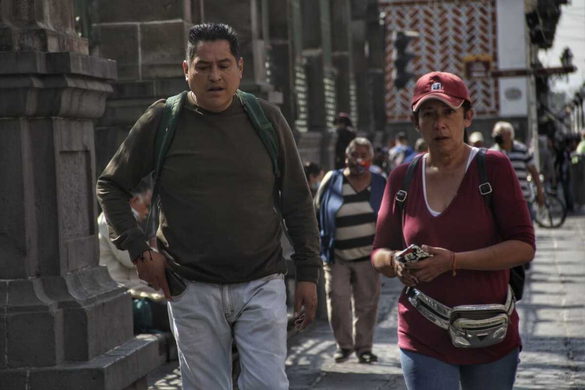 Pese a decreto contra Covid-19, algunos poblanos se mantienen sin usar el cubrebocas. | Melanie Torres