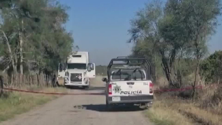 Autoridades aseguran tráiler cargado de combustible robado en Montemorelos