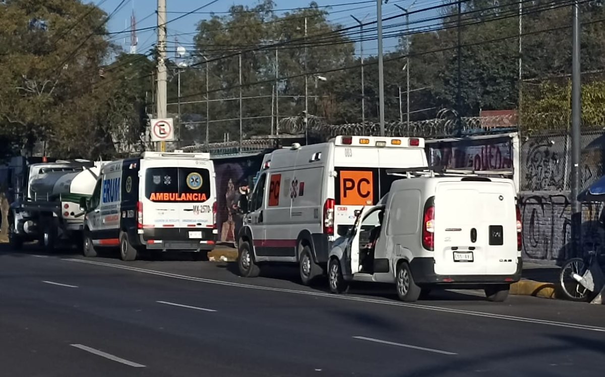 Motociclista resulta grave herido tras ser atropellado por chofer de transporte público | Enrique Luna