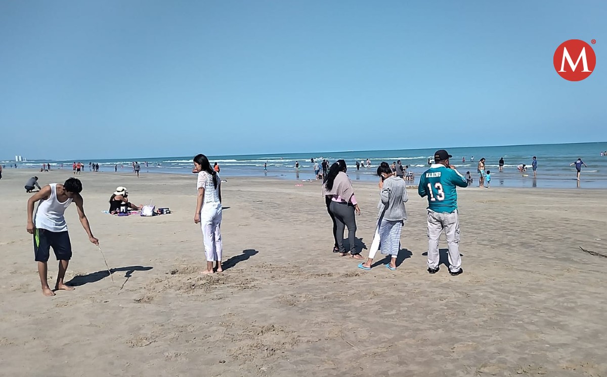 Turistas en playa Miramar en vacaciones decembrinas. (Pablo Reyes)