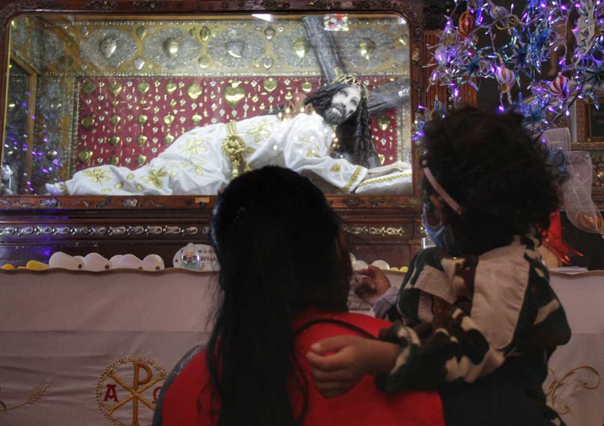 Fieles poblanos acuden al Señor de las Maravillas | Melanie Torres