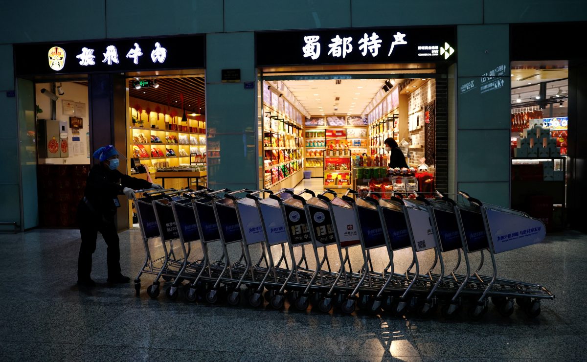Las medidas aplicadas contra el covid-19 a viajeros procedentes de China se amplían en los países. | Reuters