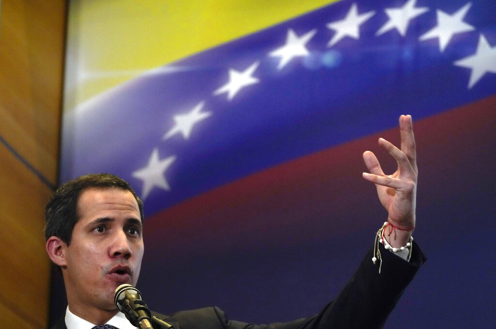 La oposición venezolana votó en la Asamblea Nacional este viernes por la eliminación del gobierno interino de Guaidó. (AP)