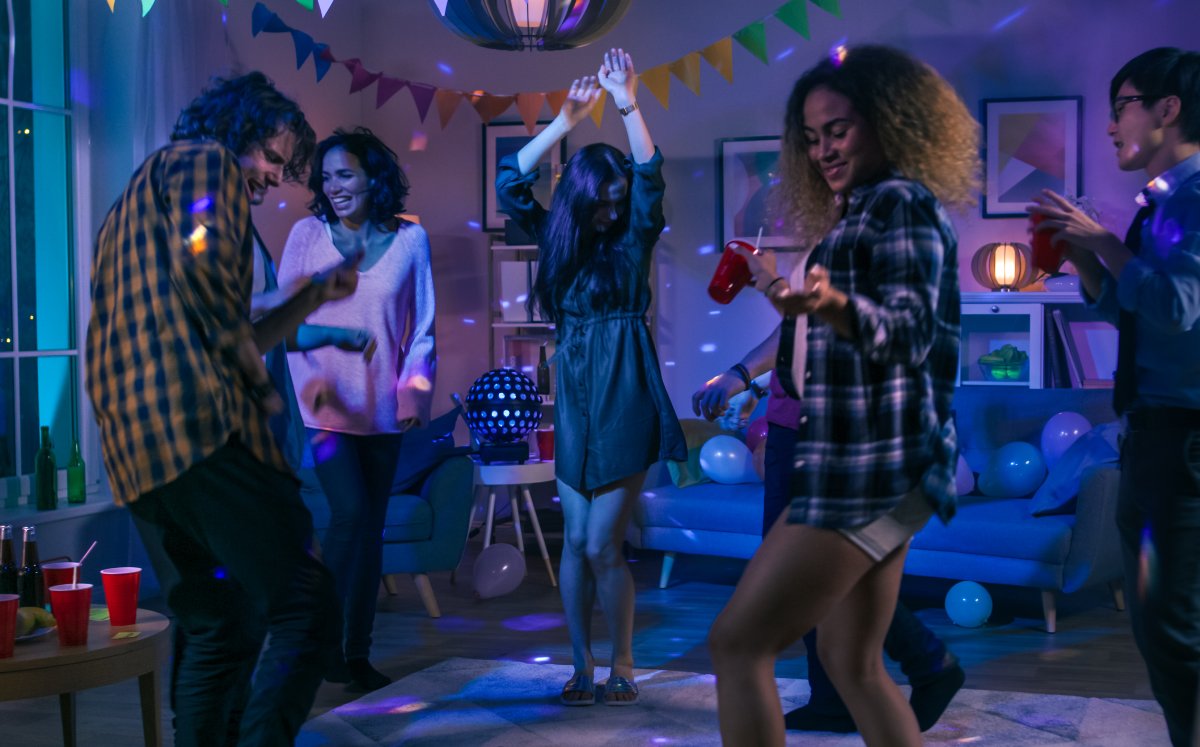 Las mejores canciones para comenzar el 2023 (Shutterstock)