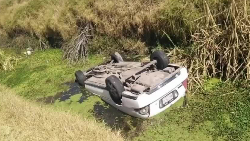 Mueren dos hombres tras caer en canal de aguas negras en Toluca