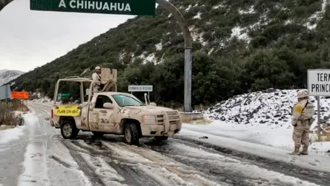 Cierran paso carretero entre Sonora y Chihuahua por intensas nevadas