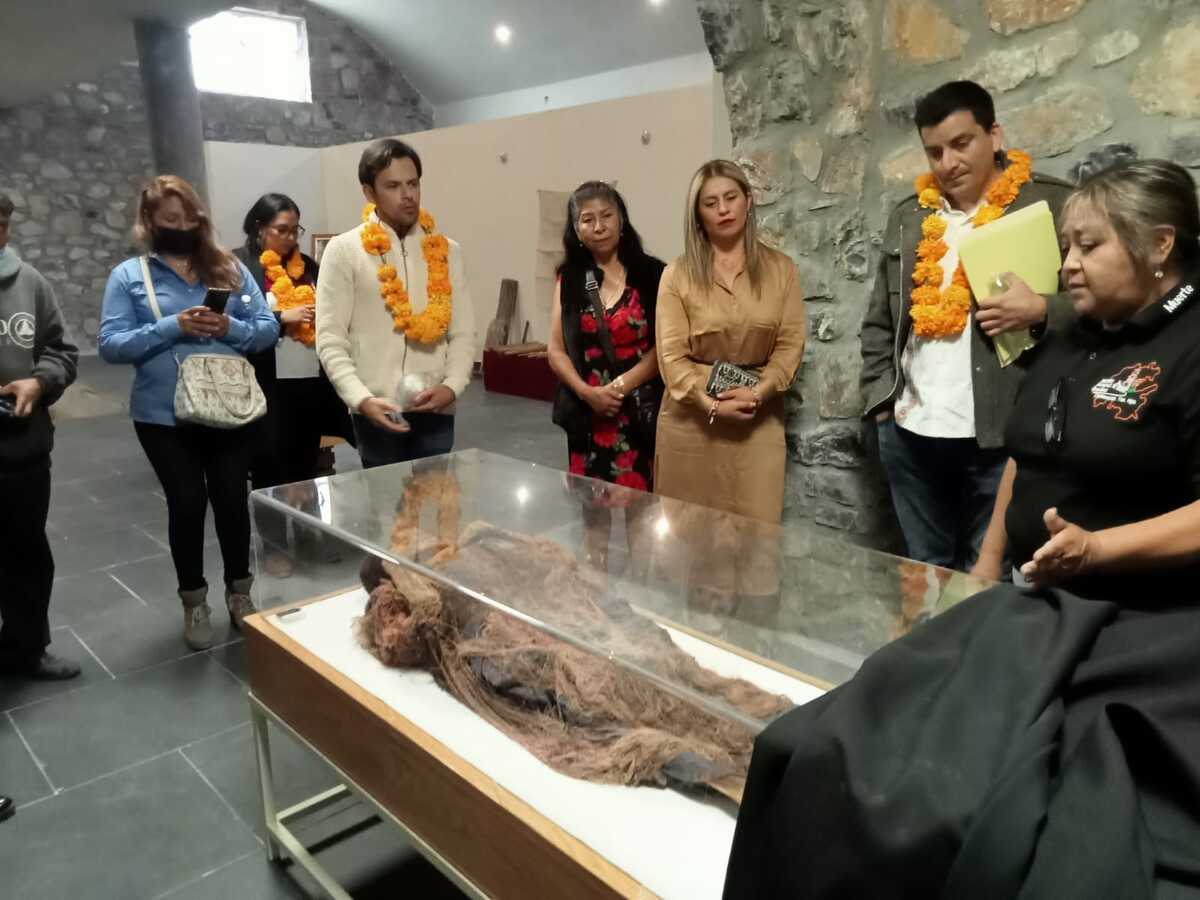 Se destinó un espacio en la capilla colateral de la Iglesia de San Juan Bautista para resguardar a las 17 momias donadas (Elizabeth Hernández)