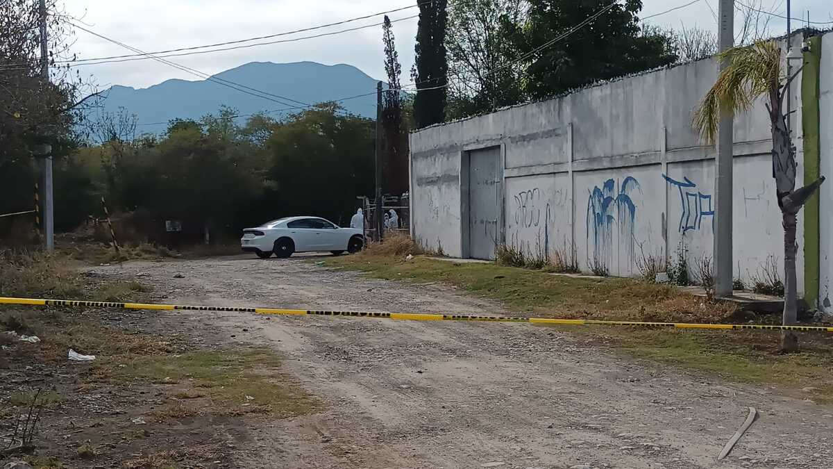 Hallan cuerpo en lote baldío en Juárez, Nuevo León. Foto: Fabricio Gallegos