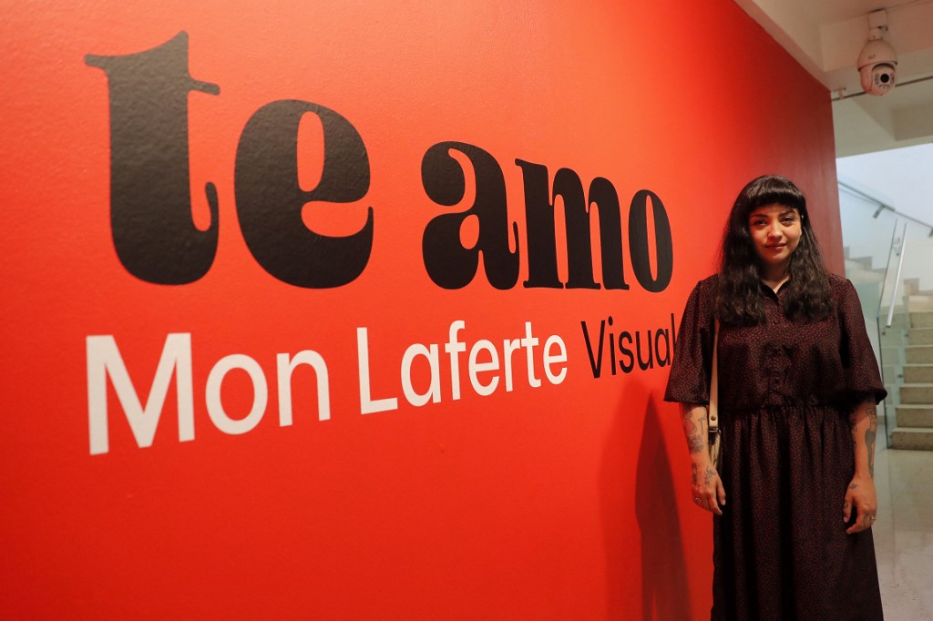 Mon Laferte debuta como artista plástica (AFP).