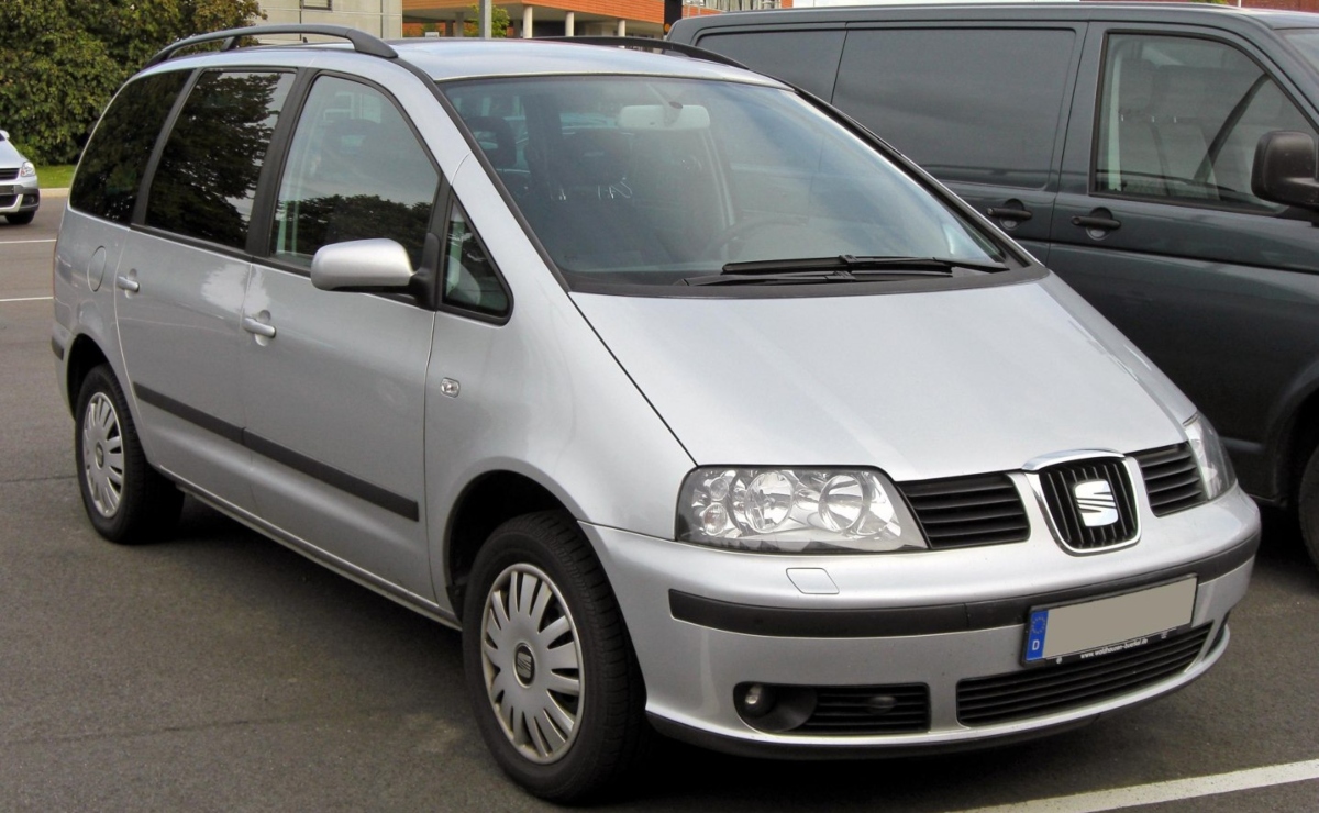 Las personas fueron halladas en un vehículo Seat Alhambra. | Archivo, Wikimedia Commons