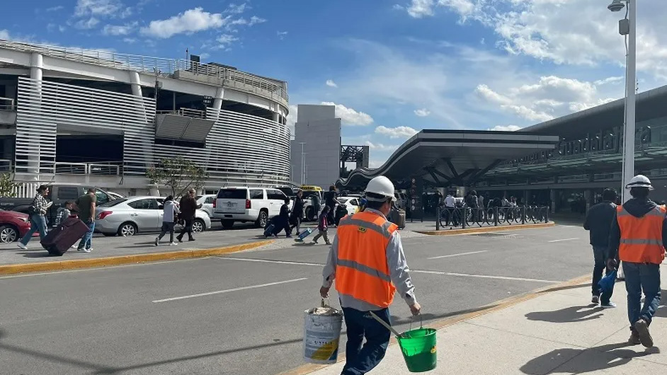 Subió 21% precio de boletos de avión en noviembre en ruta principal