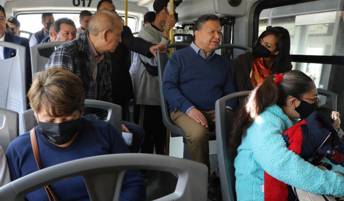 El gobernador Julio Menchaca Salazar realizó una supervisión de las instalaciones del Sistema Tuzobús.