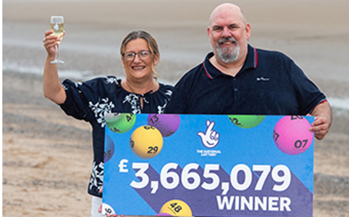 Helen y Lee Kuchczynski ganaron 3.6 millones de libras esterlinas. | Lotería Nacional UK