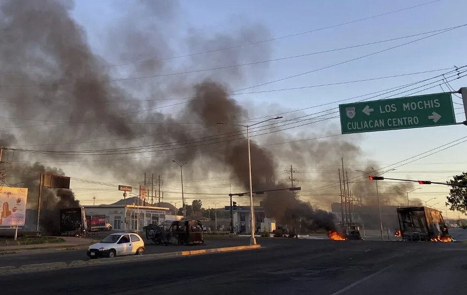 "En Culiacán se vive el infierno y las autoridades no se ven por ningún lado", dice Axel Avendaño
