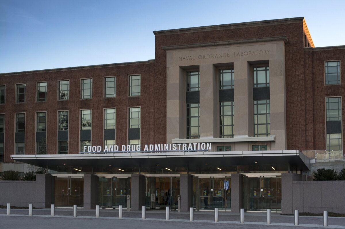 Entrada principal del Edificio 1 de la FDA, que alberga las oficinas del Comisionado y del Personal Superior. (FDA)