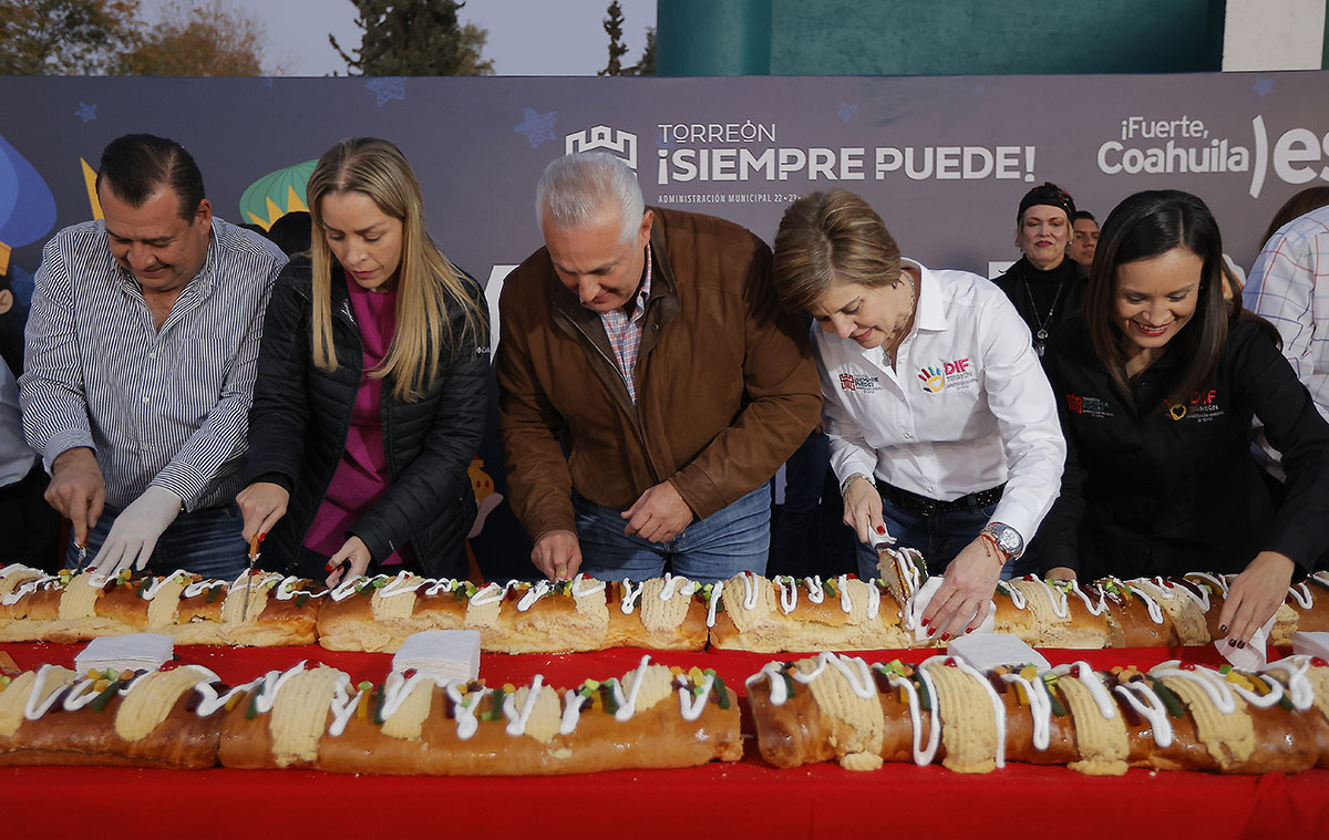 Fue a las 18:35 horas cuando finalmente se dispusieron a partir la impresionante rosca. (Manuel Guadarrama)