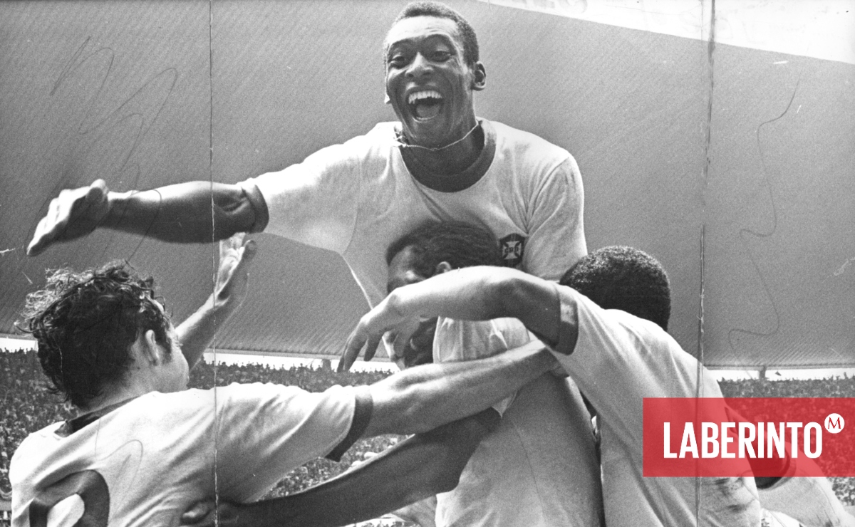 Pelé celebra un gol ante Italia en el Estadio Azteca, en el Mundial de México 70. (Fototeca MILENIO)