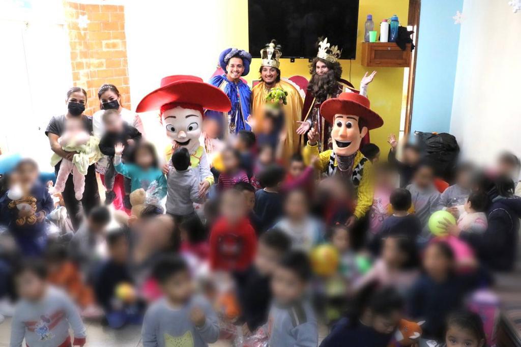 Los regalos fueron un donativo de los voluntariados del Sistema DIF (Cortesía)