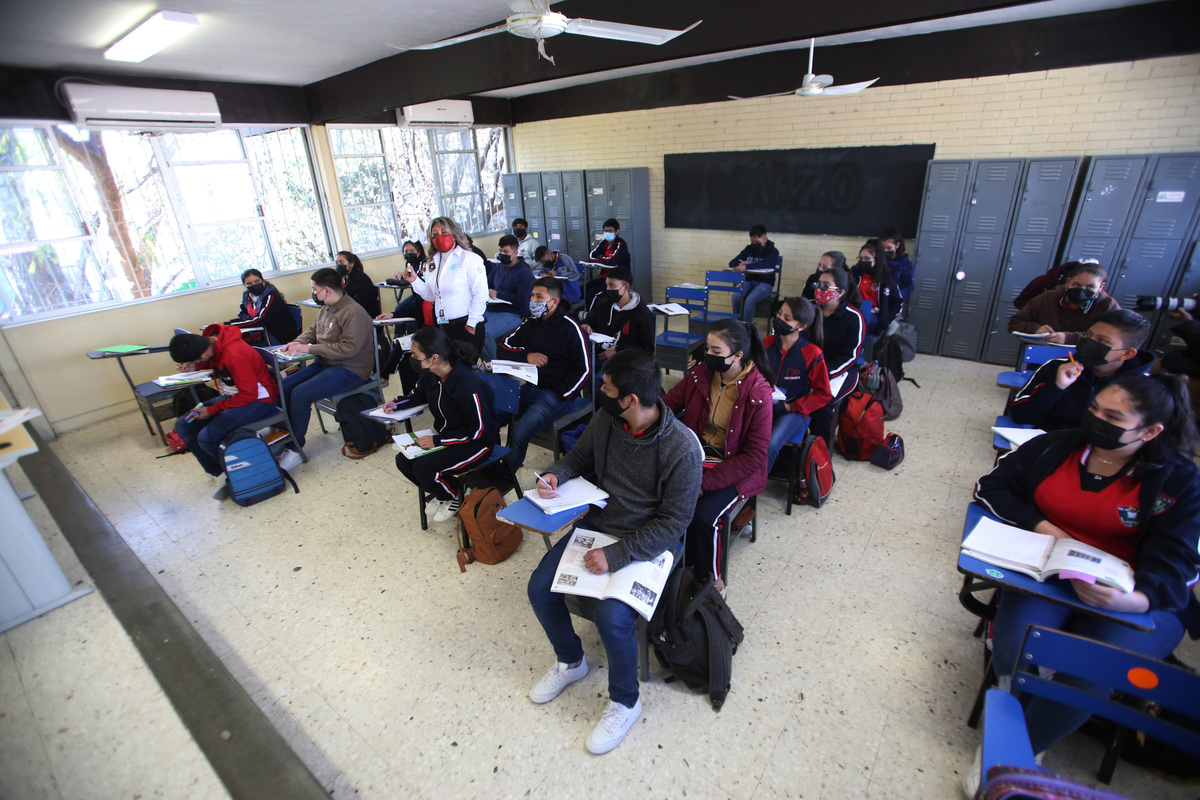 Regreso a clases en Nuevo León con cubrebocas obligatorio | Raúl Palacios