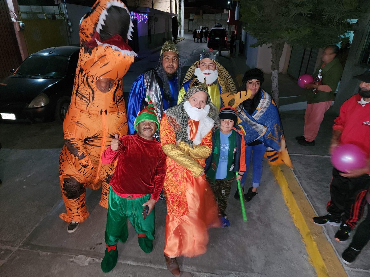 Reyes Magos de San Bartolo regalan juguetes y dulces. (Especial)