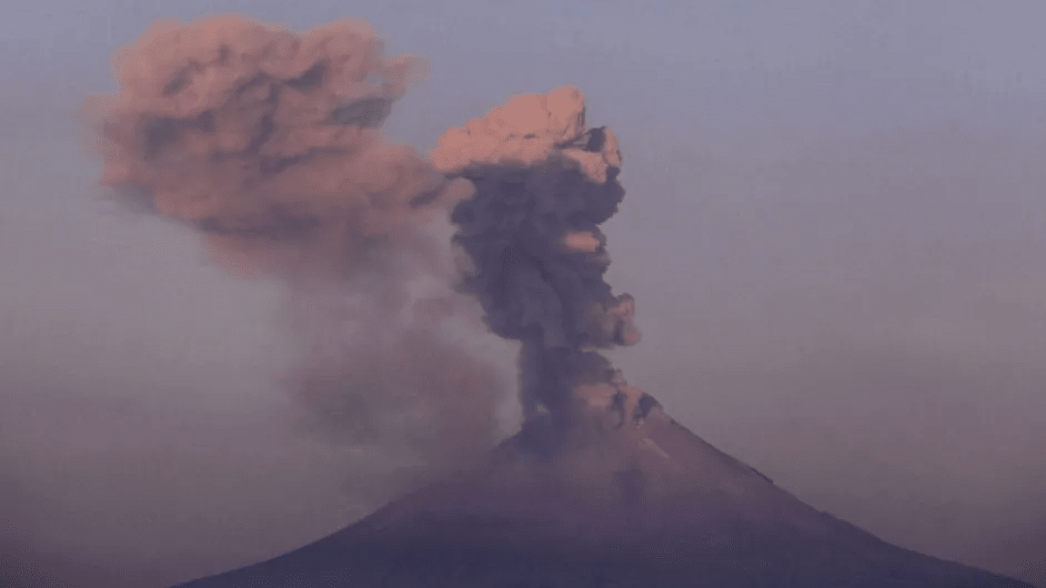 Volcán Popocatépetl recibe a los Reyes Magos con una explosión y 120 exhalaciones