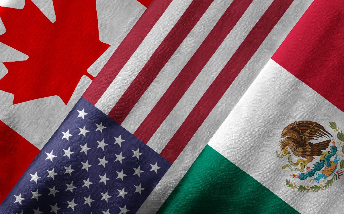 La banderas de México, Estados Unidos y Canadá (de derecha a izquierda). (Foto: Shutterstock)