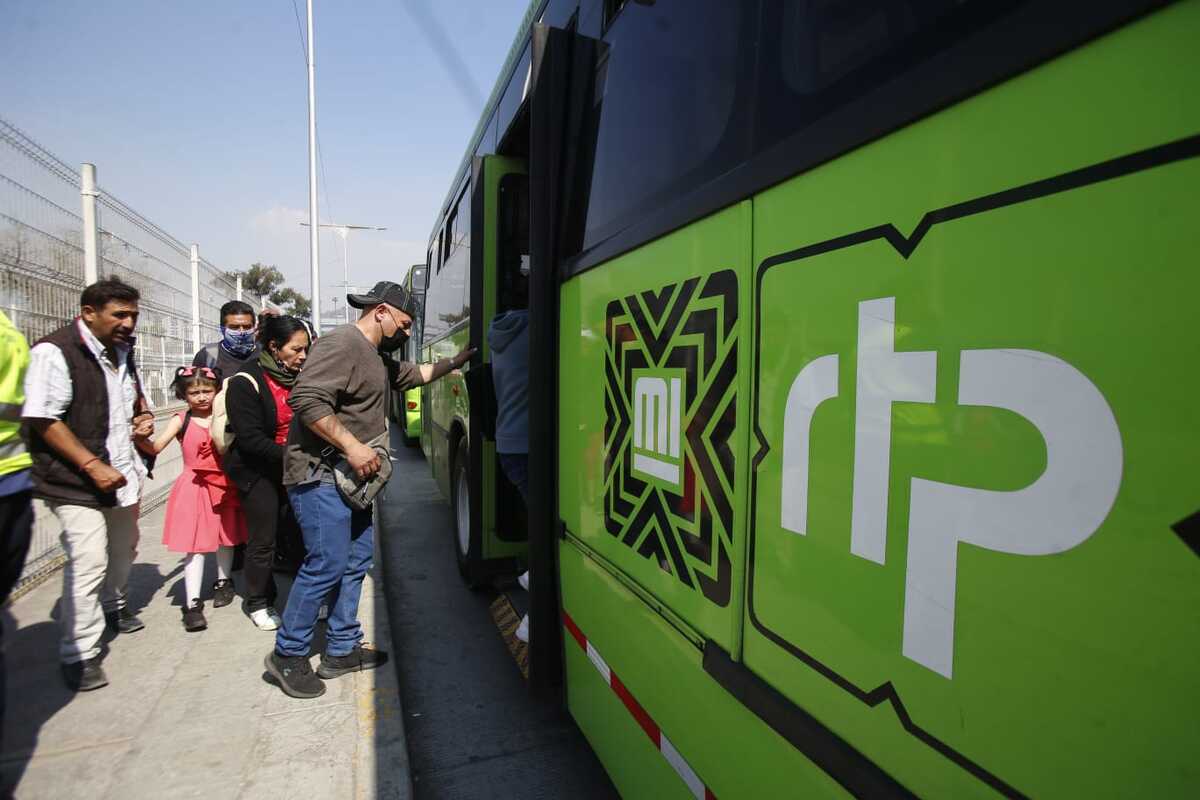 Tras choque en el Metro, autobuses de RTP ofrecen servicio de Indios Verdes a Tlatelolco. |Ariana Pérez