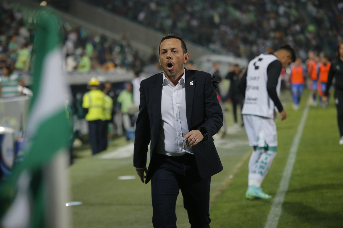 Eduardo Fentanes tras jornada 1 de Santos contra Tigres. | Mauricio Román