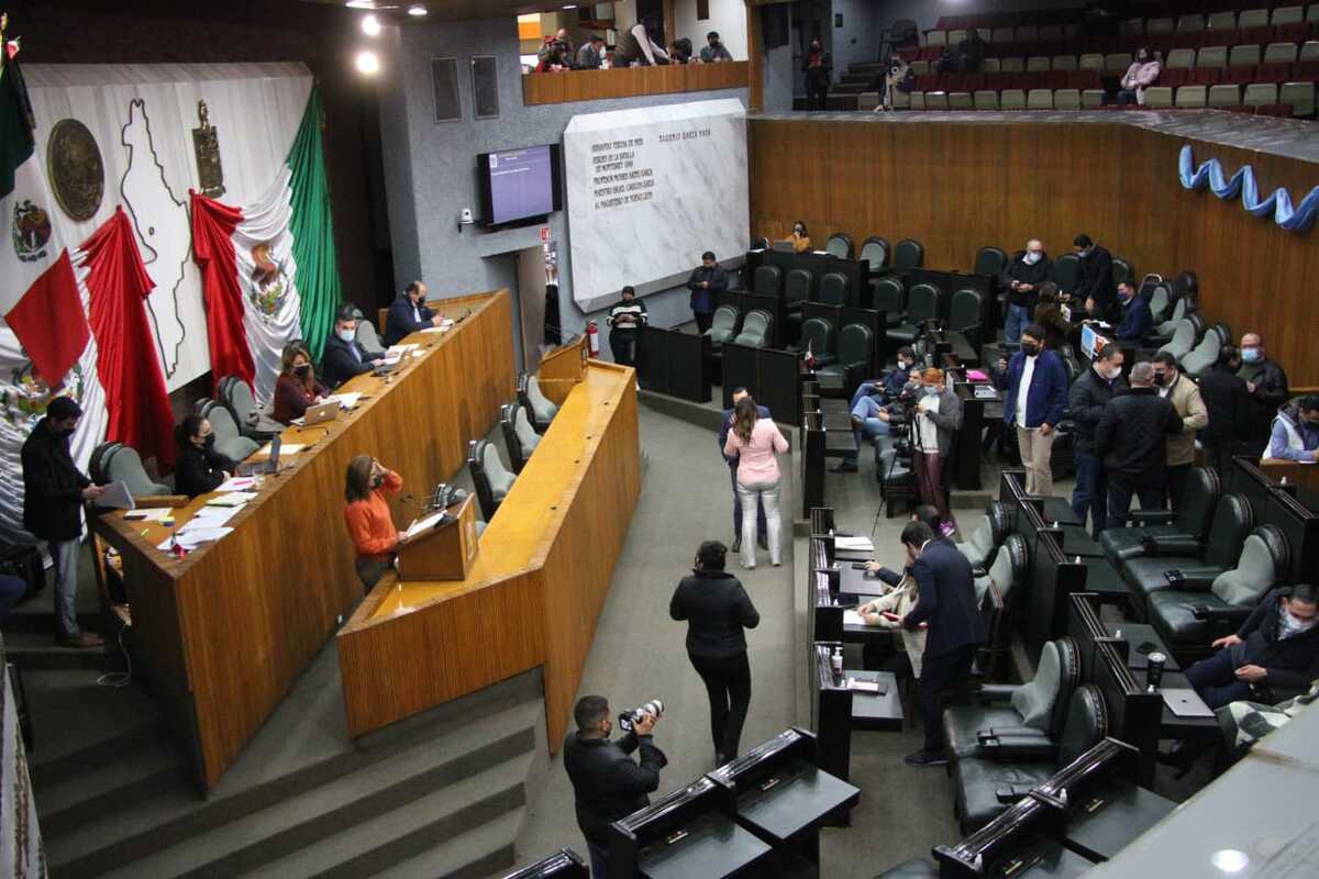 Luego de entregar la propuesta se espera que el martes sea analizada en comisiones y el miércoles se vote en el Pleno. Leonel Rocha