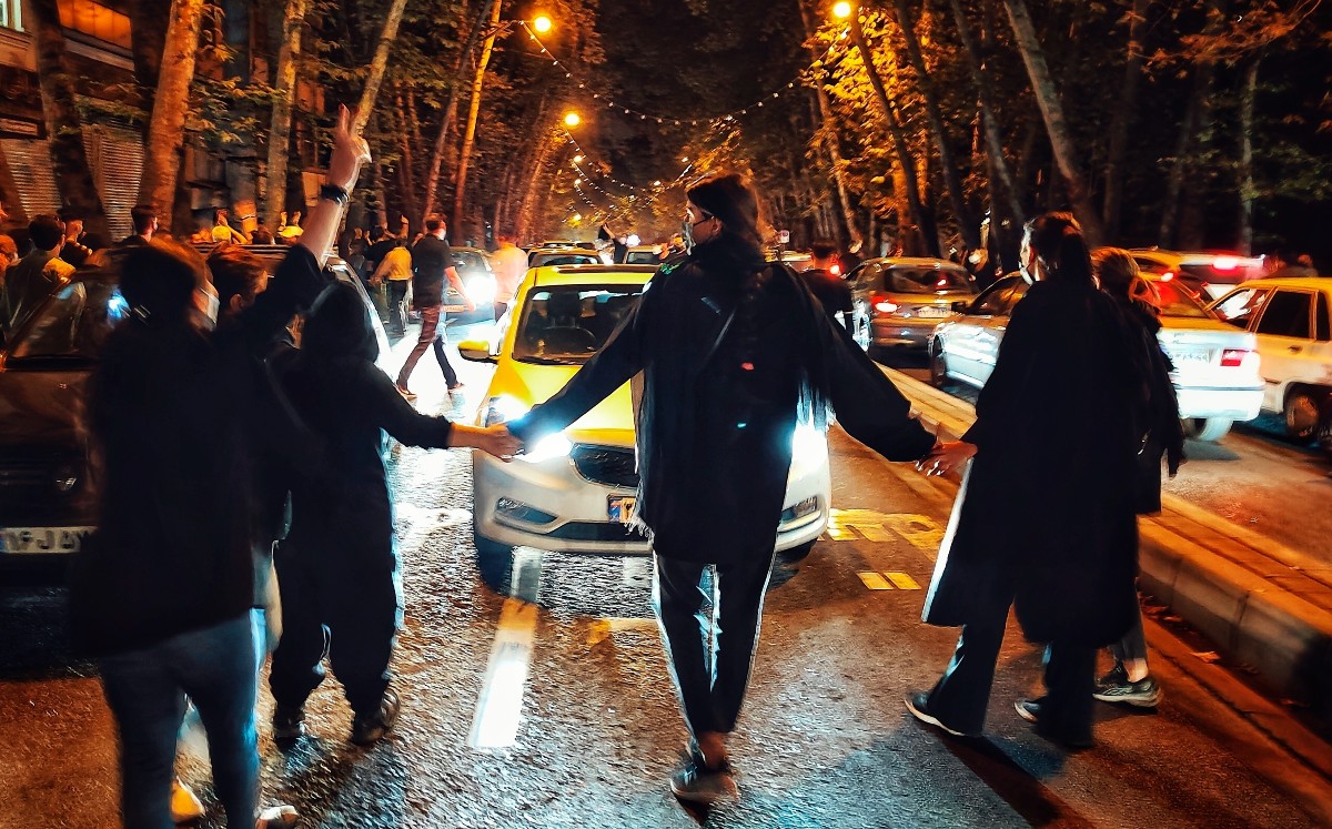 Nuevas personas son condenadas a raíz de las protestas en Irán | AP