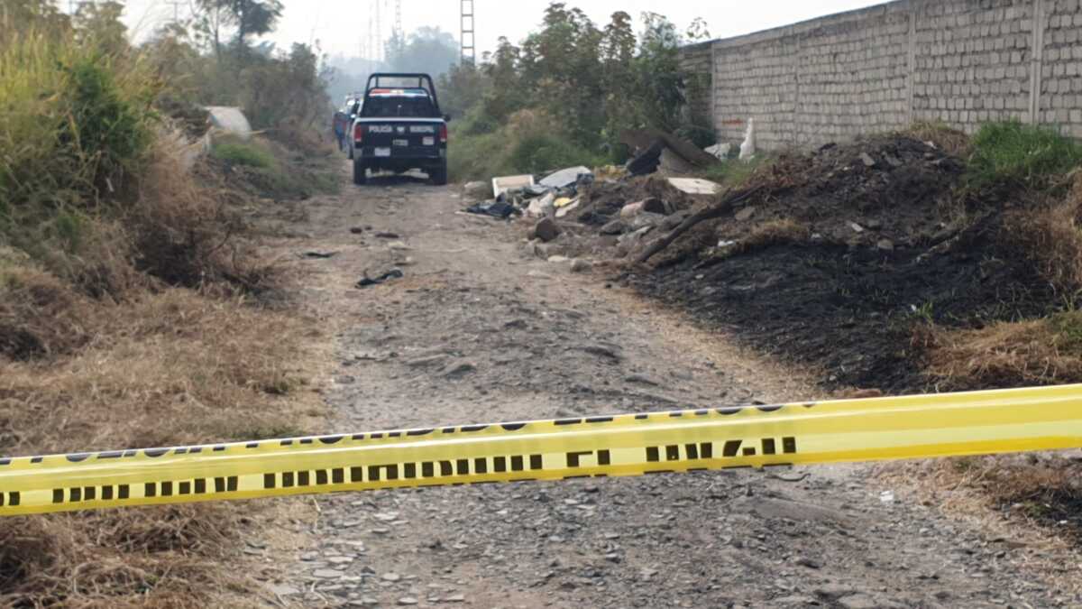 Policías vigilan a lugar donde se halló a mujer asesinada en Lagos de Moreno (Especial)