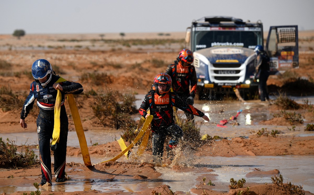 Un aficionado falleció tras ser atropellado en la novena etapa del Rally  Dakar 2023 (AFP)