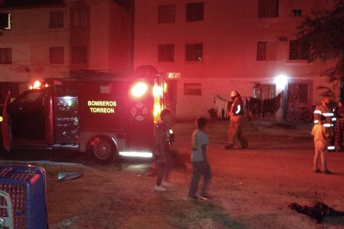 Fuego consume habitación de vivienda en Los Manhattan de Torreón. | Especial