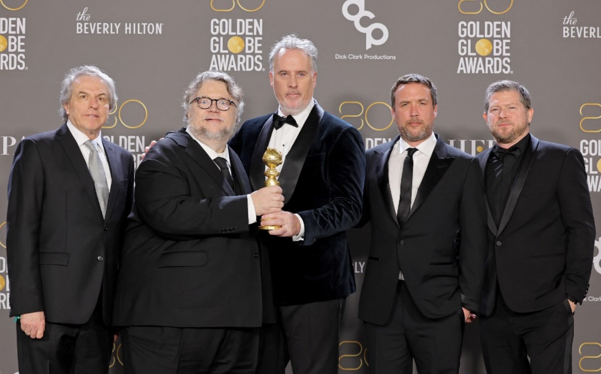 Sheinbaum felicita a Guillermo del Toro tras recibir por segunda ocasión un Globo de Oro. (AFP)