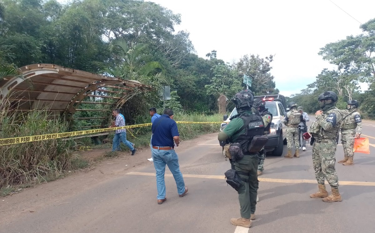 En Veracruz, hallan cuerpo de taxista en parada de autobuses. | Fluvio César Martínez