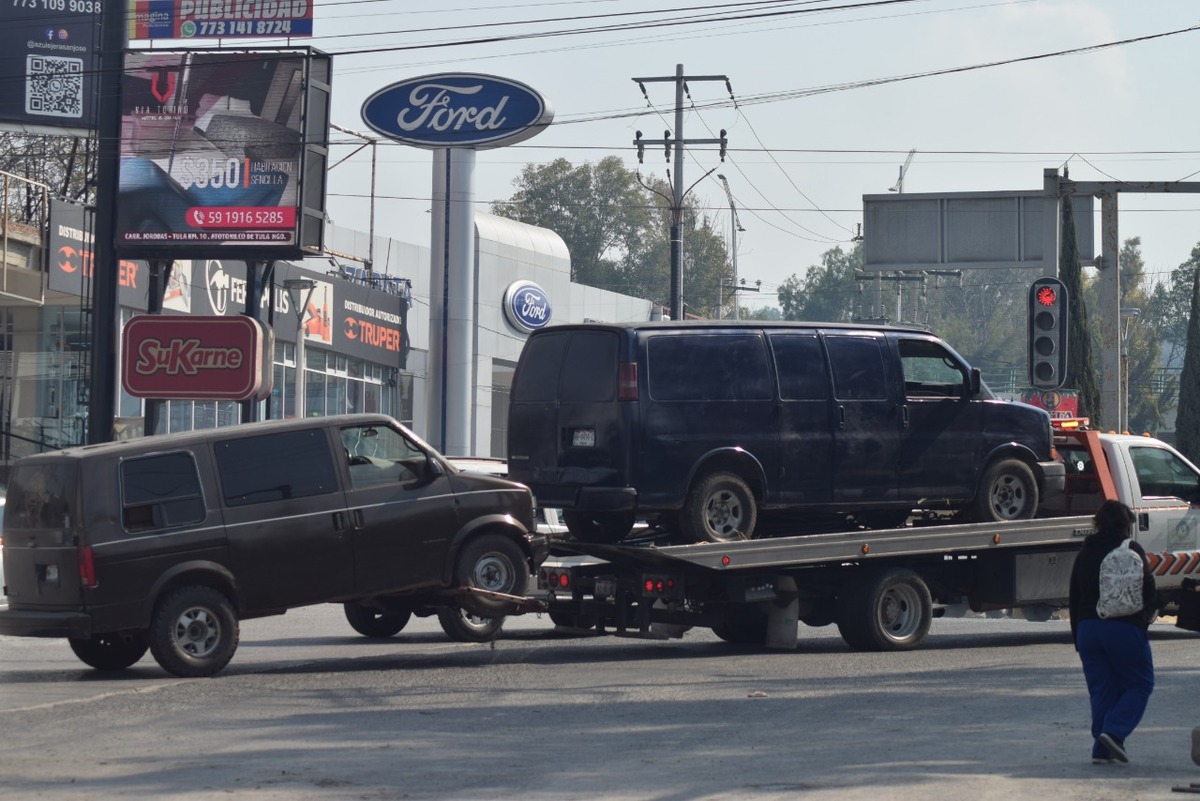 En el lugar hallaron dos camionetas que fueron puestas a disposición del Ministerio Público Federal. (Francisco Villeda)