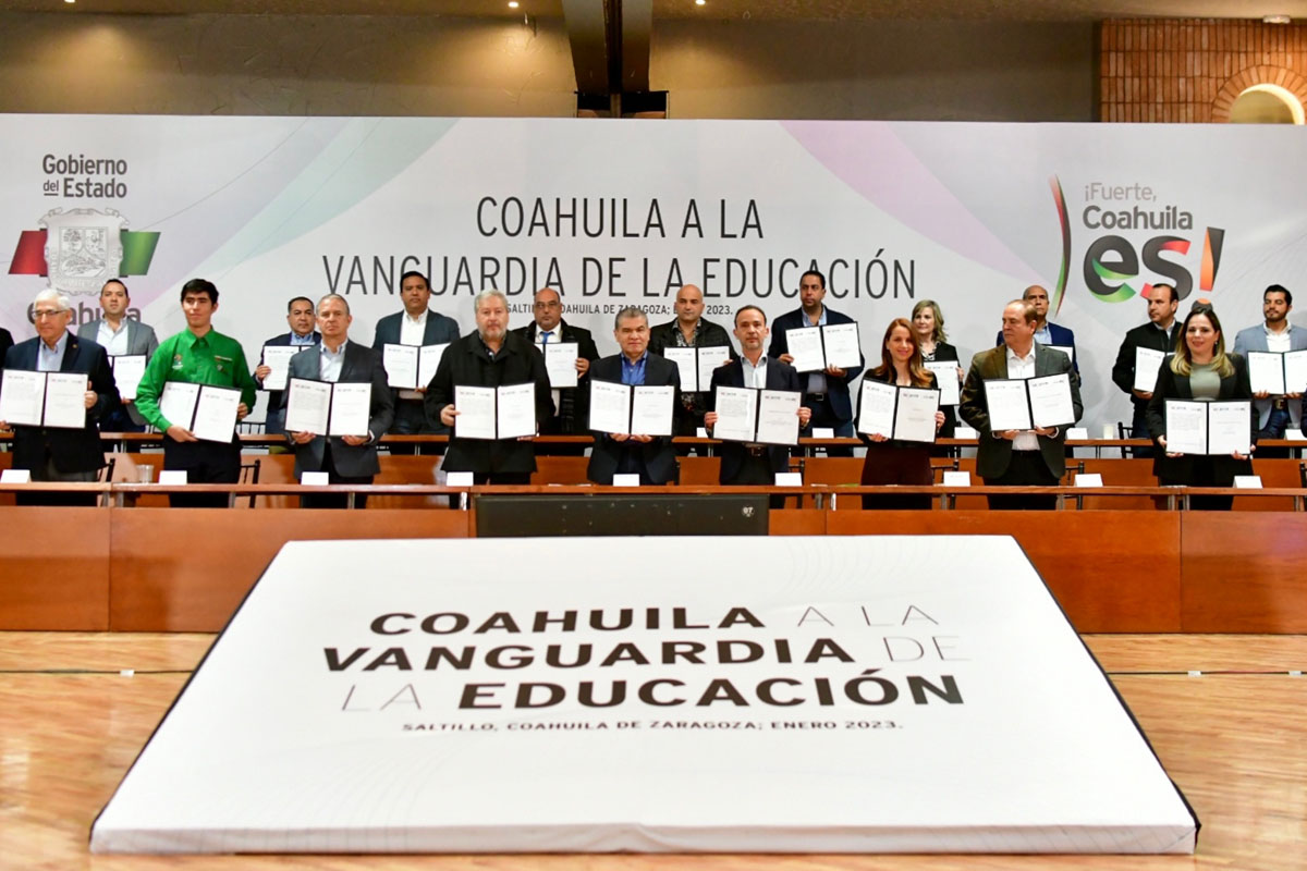 Miguel Riquelme efectuó la firma de convenio por la educación en conjunto con sectores productivos. | Especial