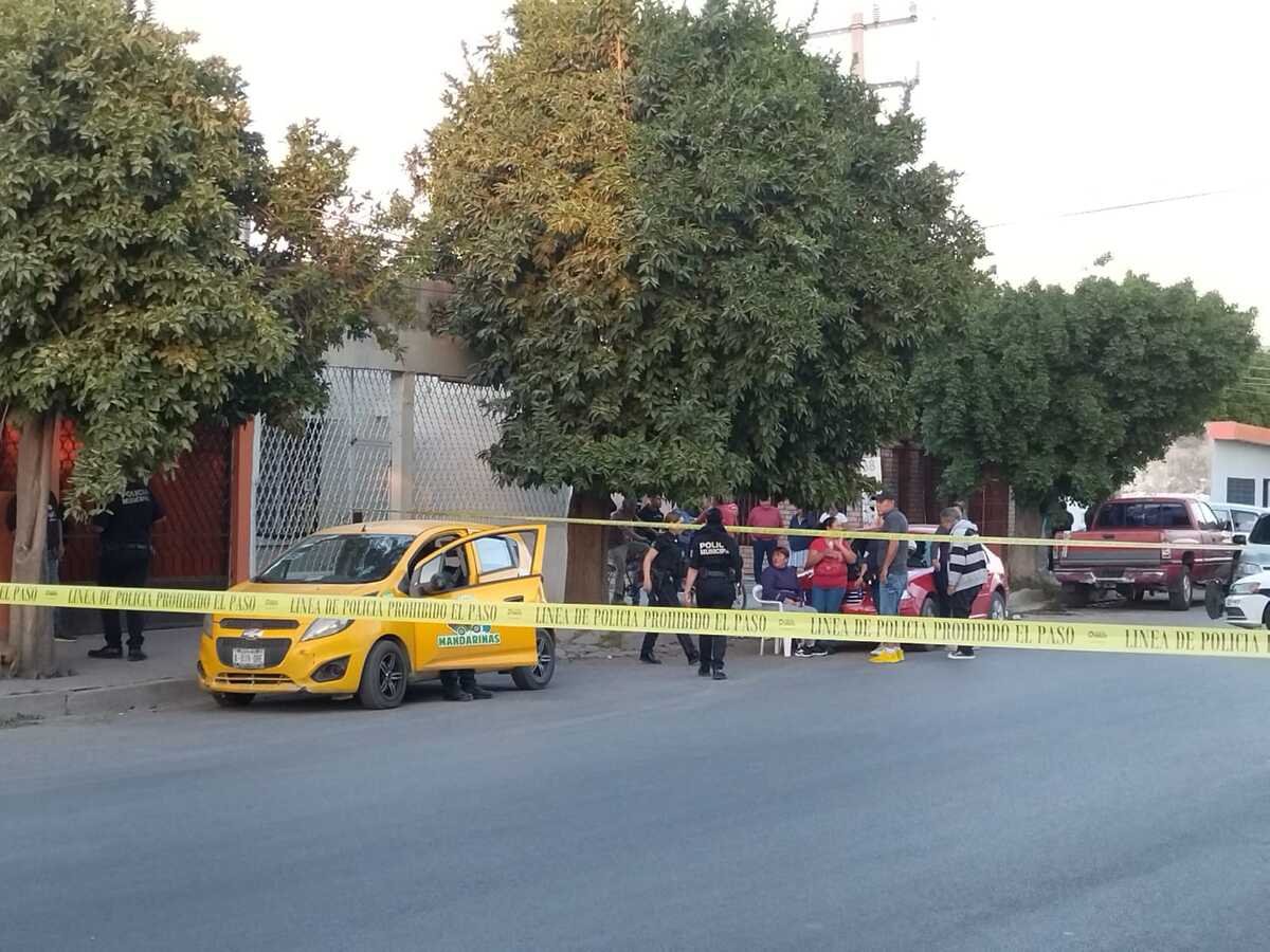Paramédicos de la Cruz Roja arribaron a dicho punto y se percataron que la persona a bordo del vehículo ya no presentaba signos vitales.