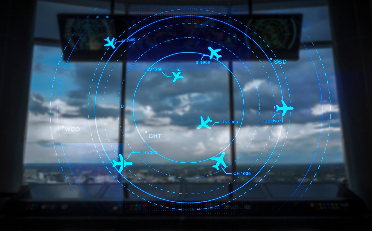 Radar de tráfico aéreo. (Foto: Shutterstock)