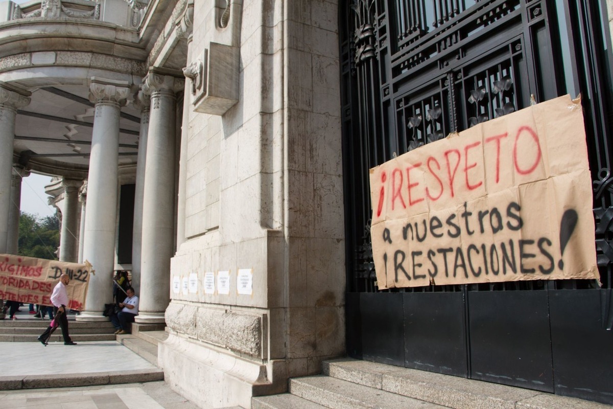 Trabajadores del INBAL protestan por pagos pendientes (Archivo Cuartoscuro)
