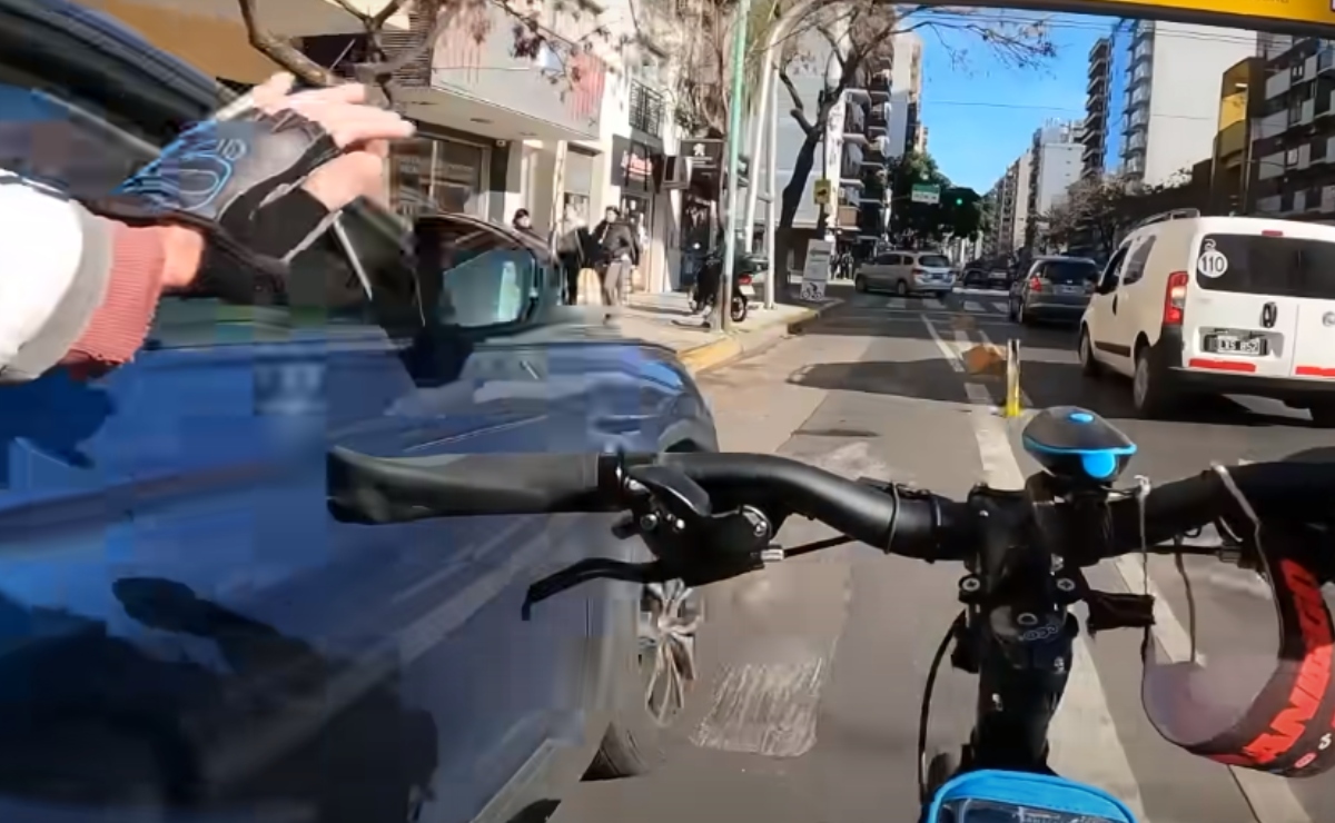 El ciclista Bicibandido ha provocado polémica en redes sociales. | Captura video Bicibandido