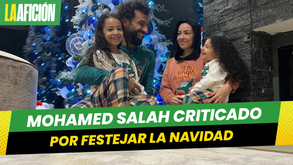 Mohamed Salah recibe críticas por foto con su familia celebrando Navidad