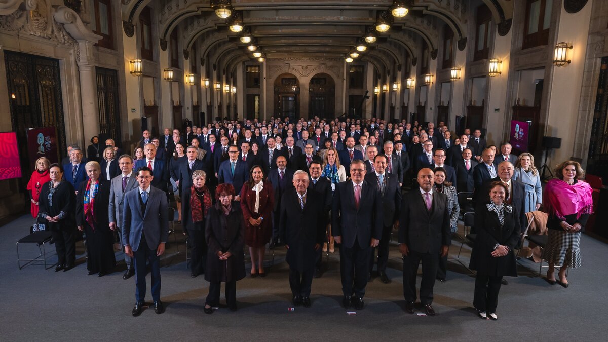La reunión se da en el marco de la XXXIV Reunión de Embajadores y Cónsules de México, que inició el lunes pasado. (Twitter)
