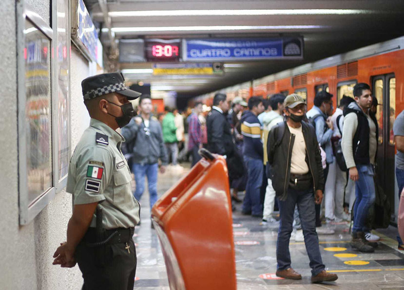 Ante la situación, la Guardía Nacional ha sido encomendada a resguardar las instalaciones del metro.│Javier Ríos