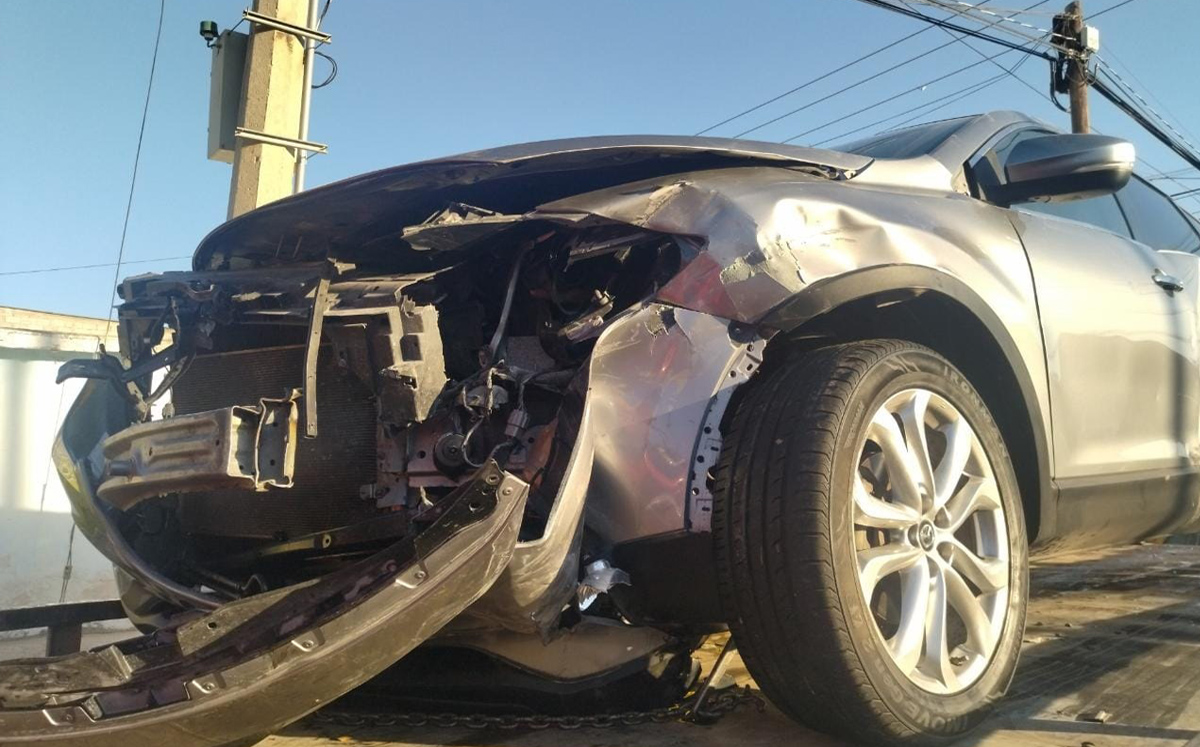 Conductora se pasa alto y provoca choque de pérdida total en Torreón. | Especial