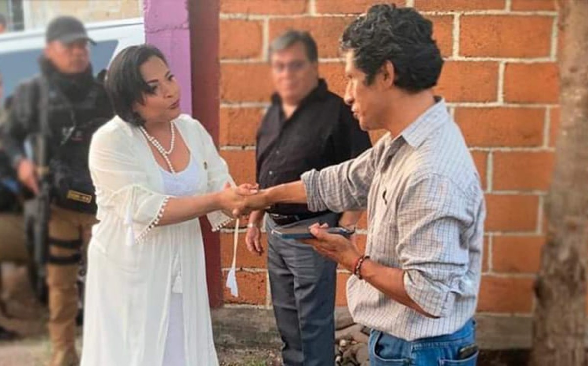 La fiscal de Guerrero, Sandra Luz Valdovinos, visitó al periodista Jesús Pintor en su domicilio. | Especial