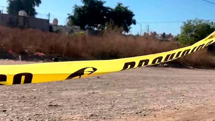 En Sinaloa, motociclista se enreda en cable de telefonía y muere al derrapar
